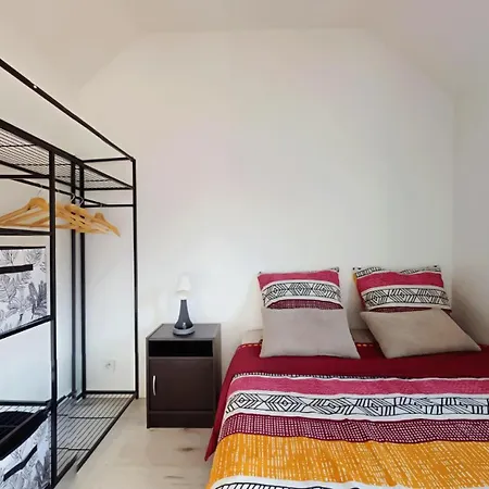 Appartement Pro Uniquement Pas Touristes Ou Familles *